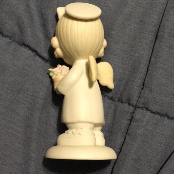 Precious Moments Angel of Mercy 102482 about 5-1/2” high 1986 vintage - Picture 3 of 7